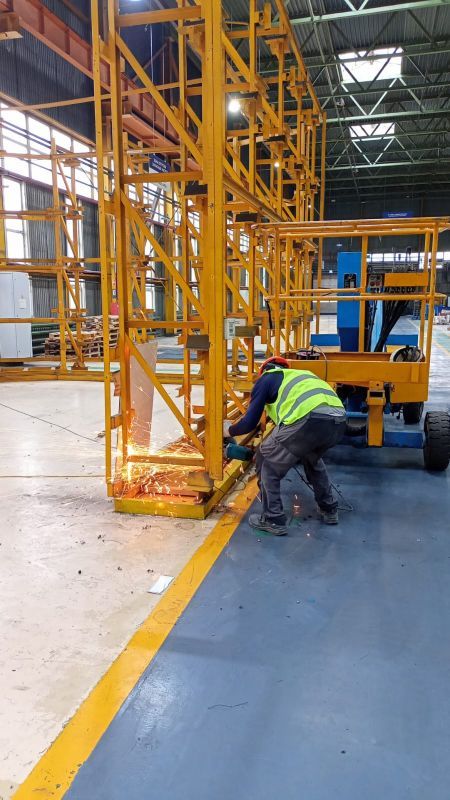 Демонтаж стеллажей